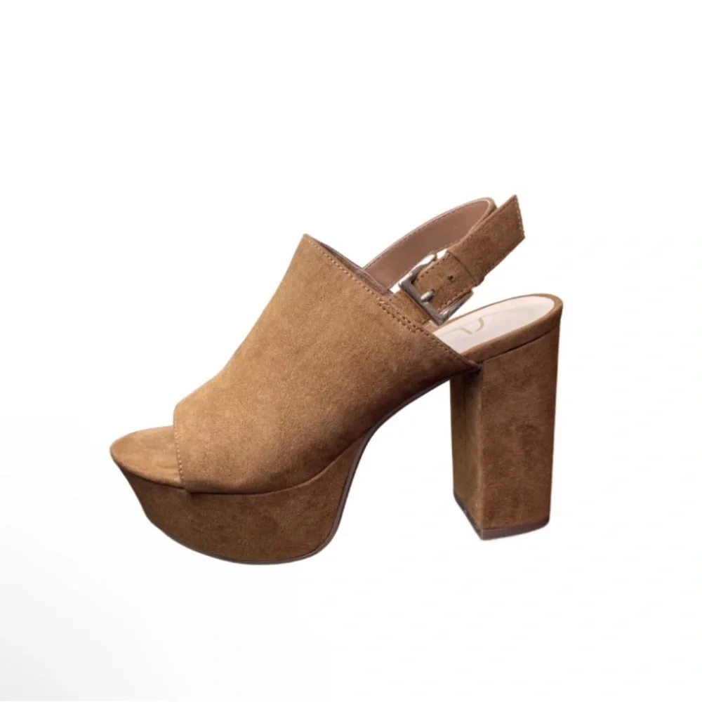 ‼️SOLD ‼️ Brown Platform Heels - Picture 1 of 5